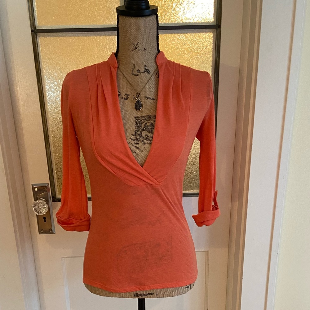 The Limited orange 3/4 sleeve v neck shirt 🍁